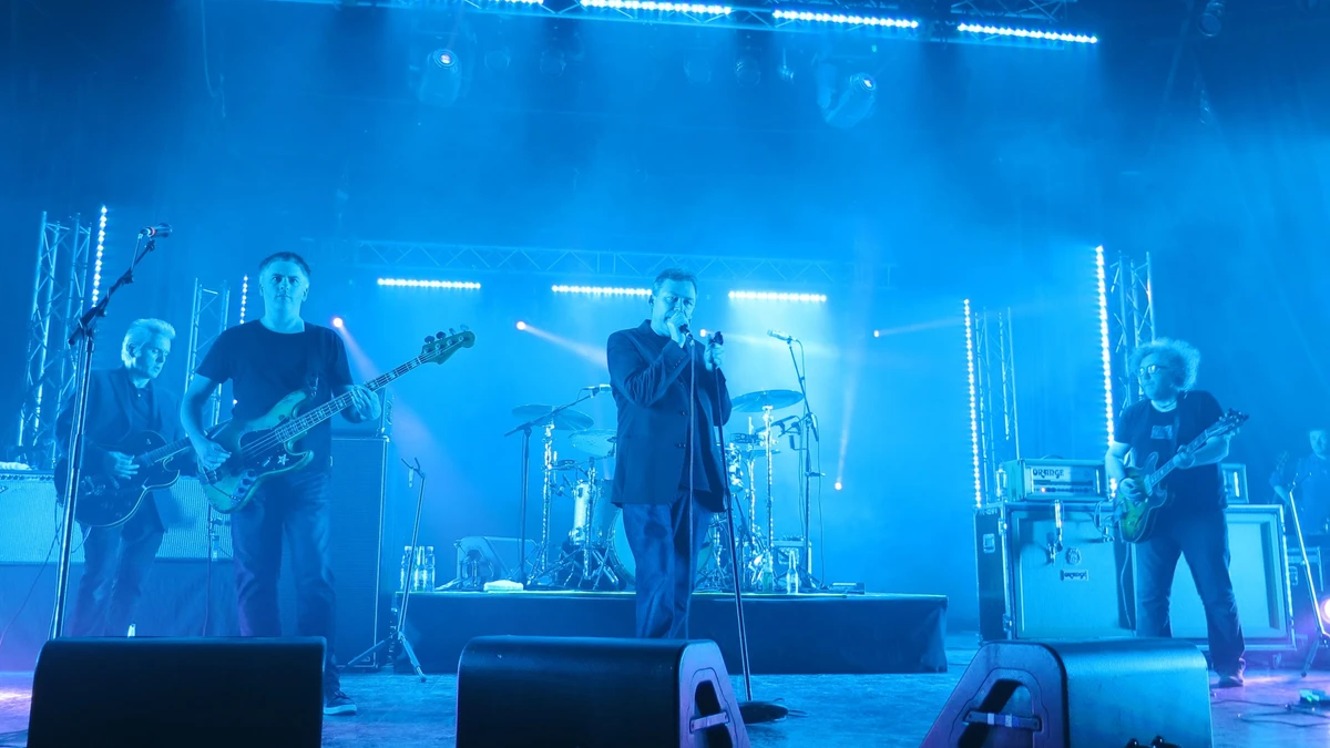 The Jesus and Mary Chain Still Record the Way They Did in 1984