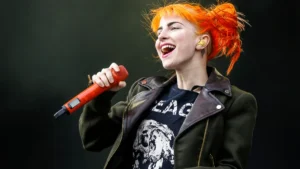 Hayley Williams singing into a red microphone on stage